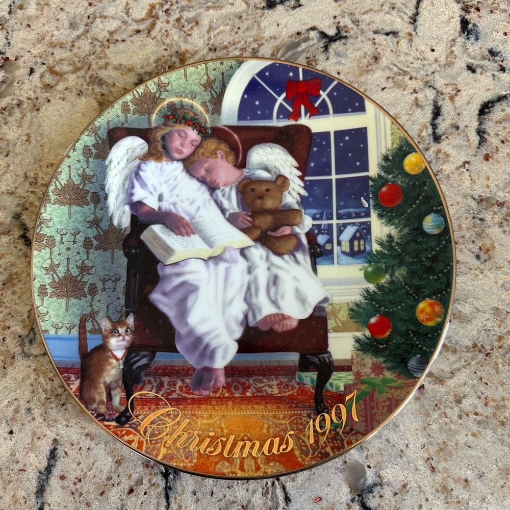 Avon Gold and Red Holiday Decor Plate